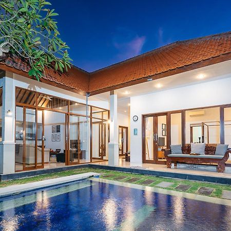 Mahayana Villa Batu Belig - Close To The Beach Canggu Exterior foto